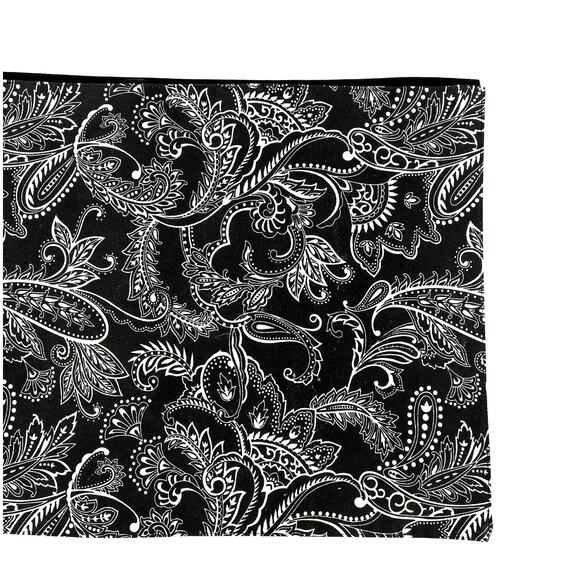 Ridgefield Home Black Paisley Table Runner - Picture 1 of 4
